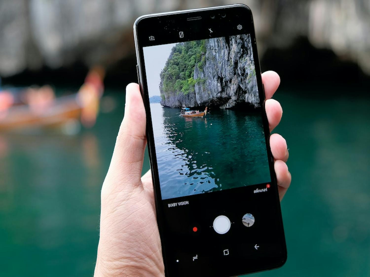 Med ett längre tryck låser du fokuspunkten i mobilkameran. Exponeringslås på mobilkamera